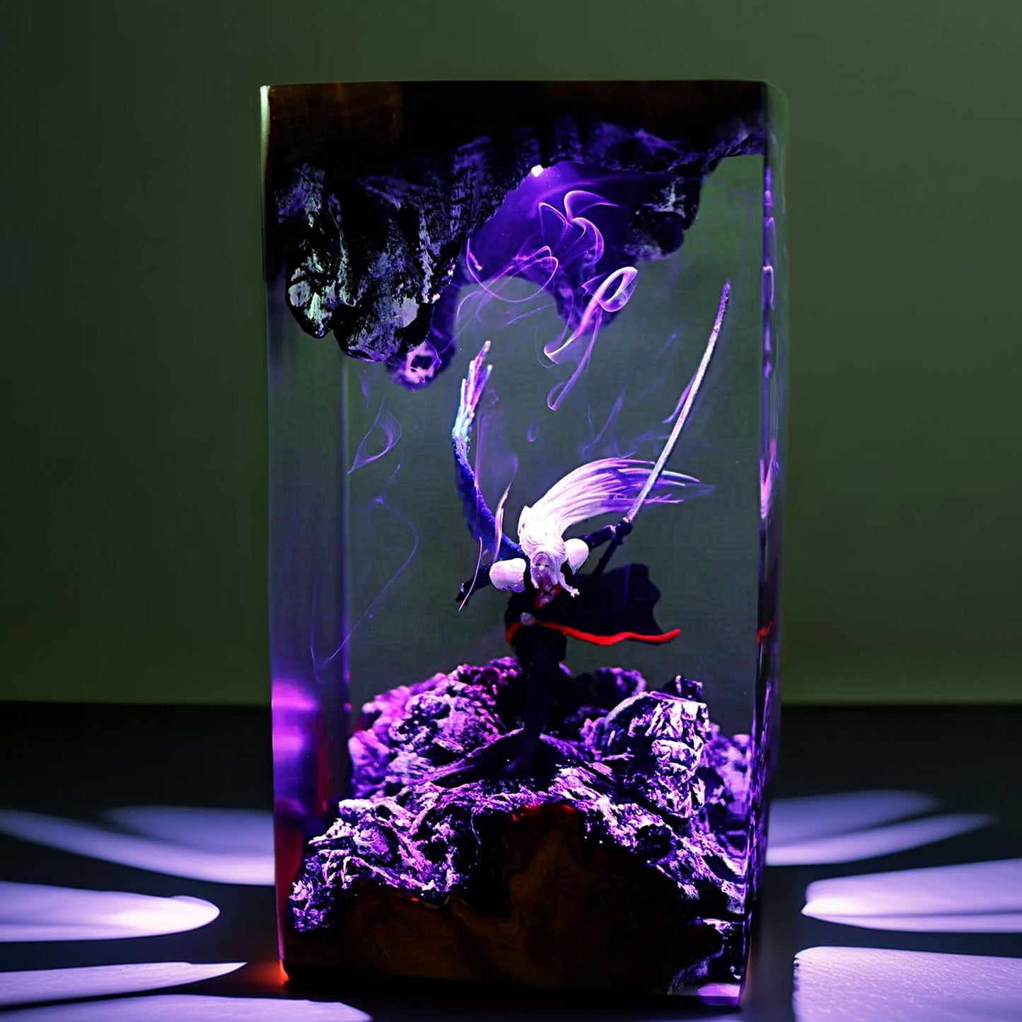 Silver-Haired Swordsman Resin Lamp