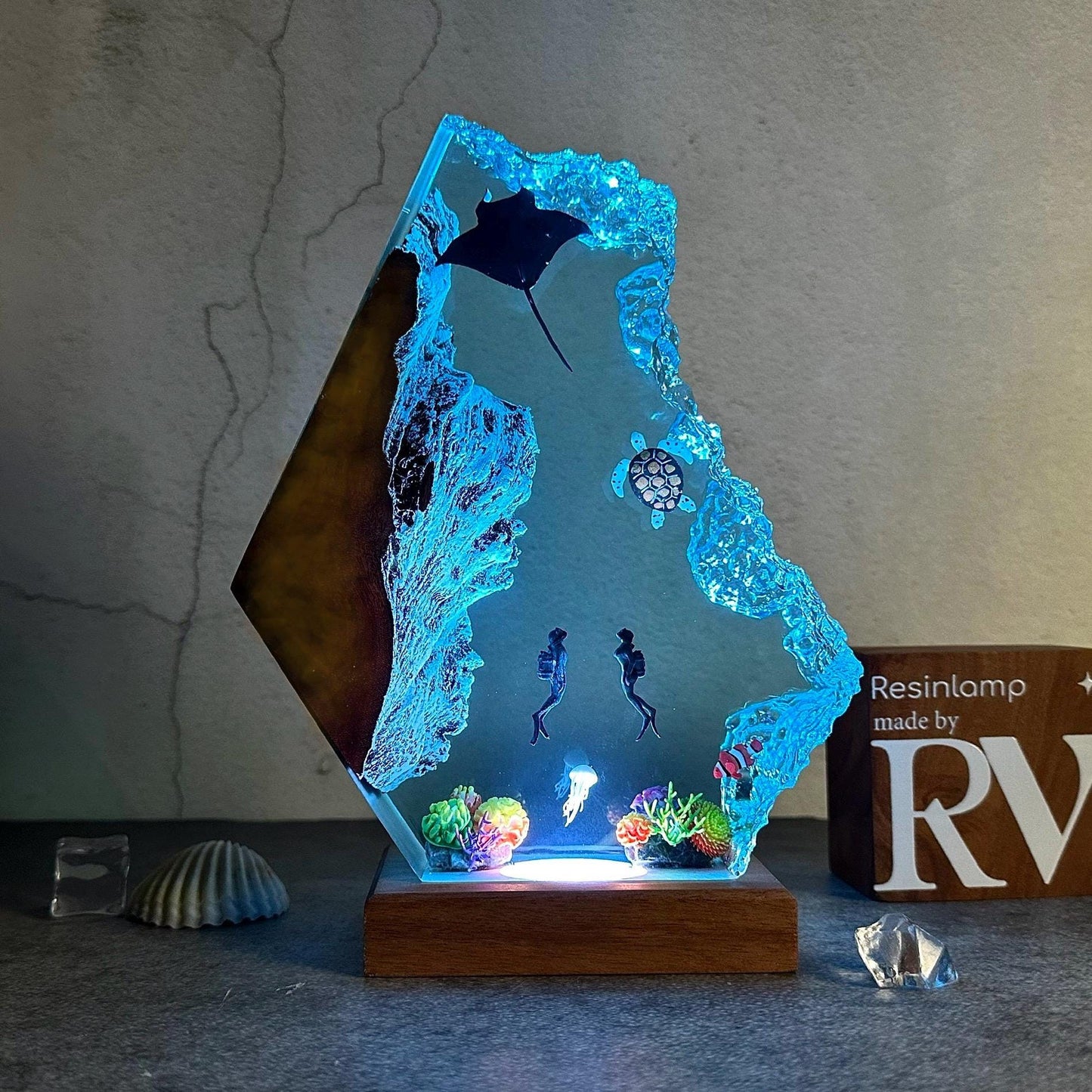 Epoxy Resin Ocean Lamp, Manta Ray & Diver Diorama Night Light , Unique Christmas, Gift for him, desk lamp, ocean gift