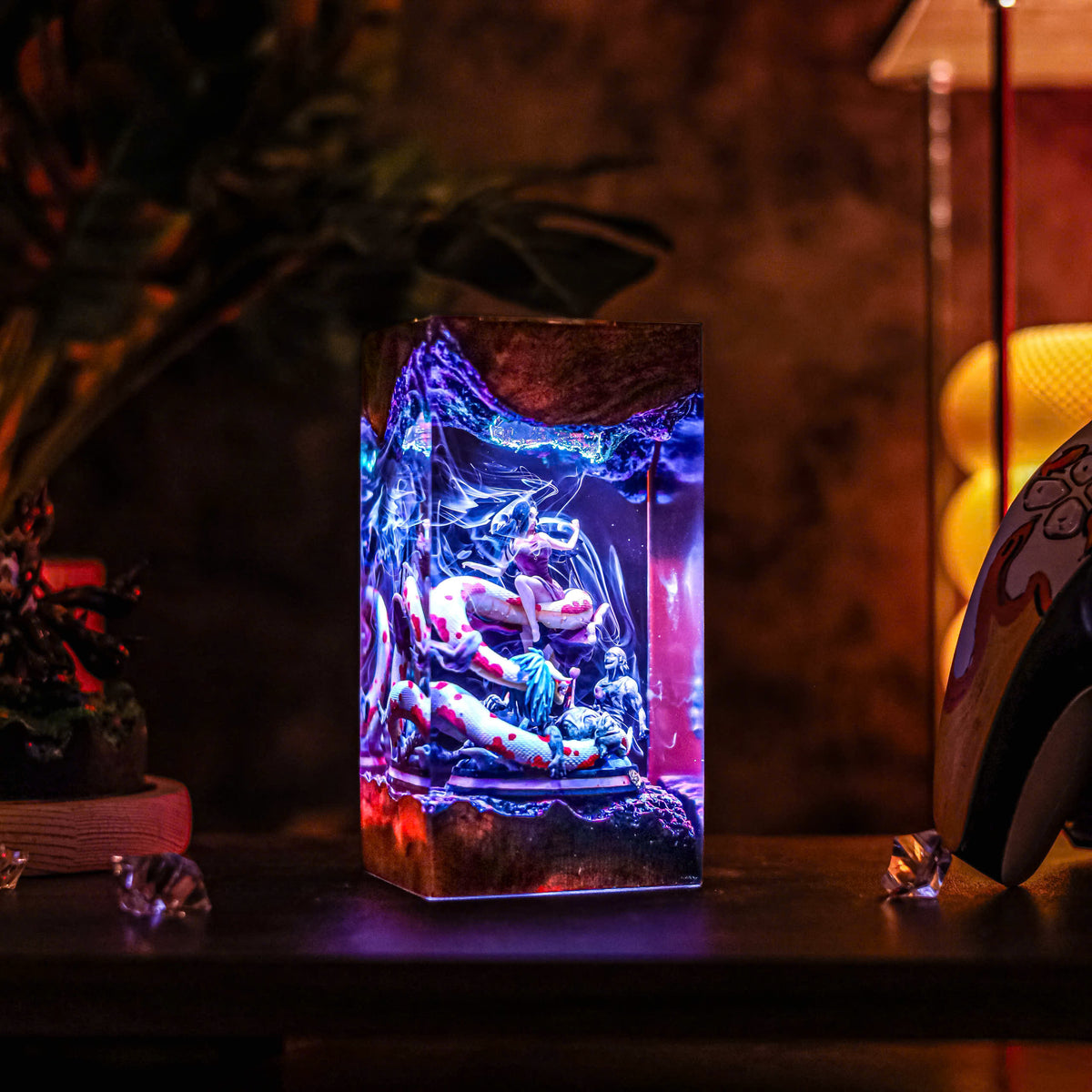 Boa Hancock Resin Lamp