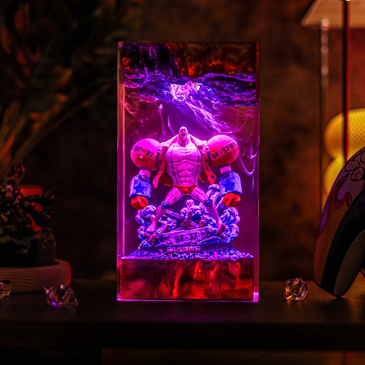 Franky Resin Lamp