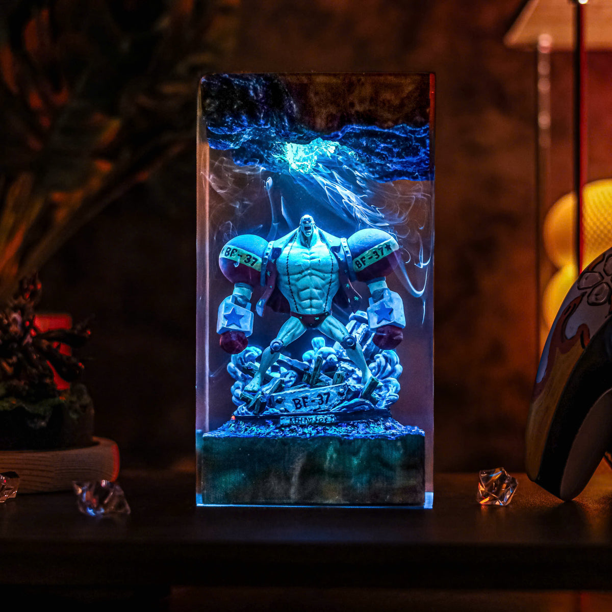 Franky Resin Lamp