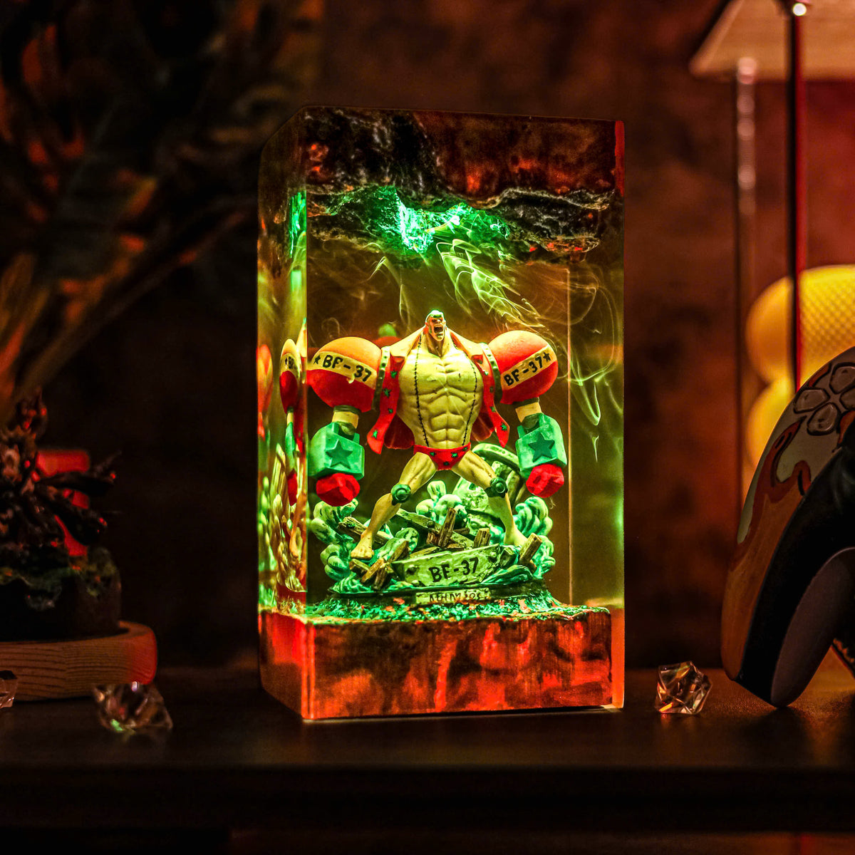 Franky Resin Lamp