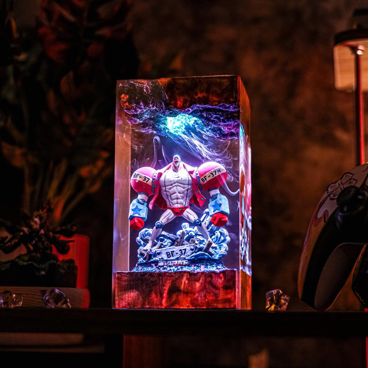 Franky Resin Lamp