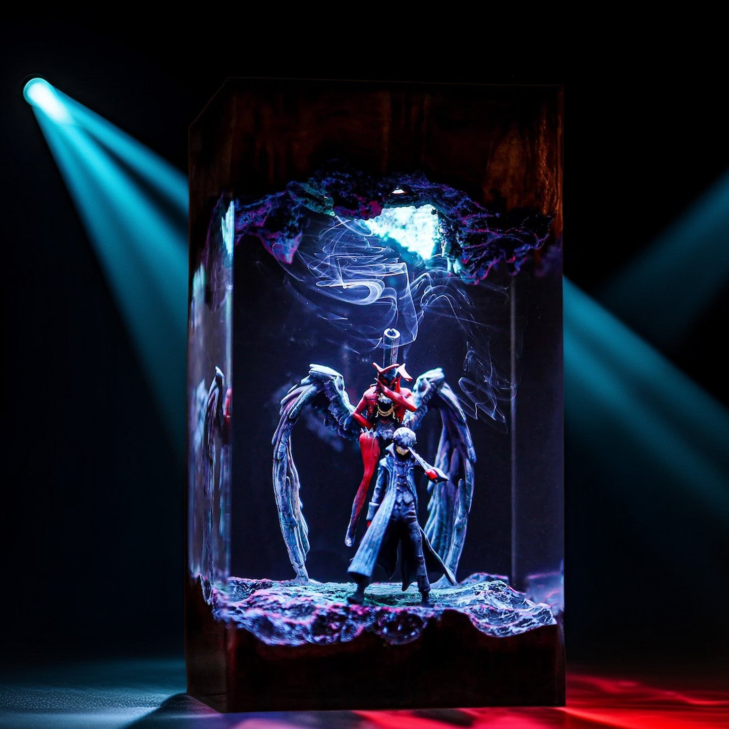 Crimson Masked Phantom Thief Resin Lamp