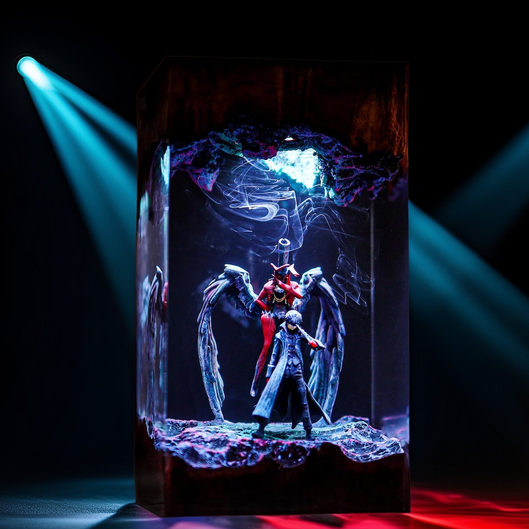Crimson Masked Phantom Thief Resin Lamp