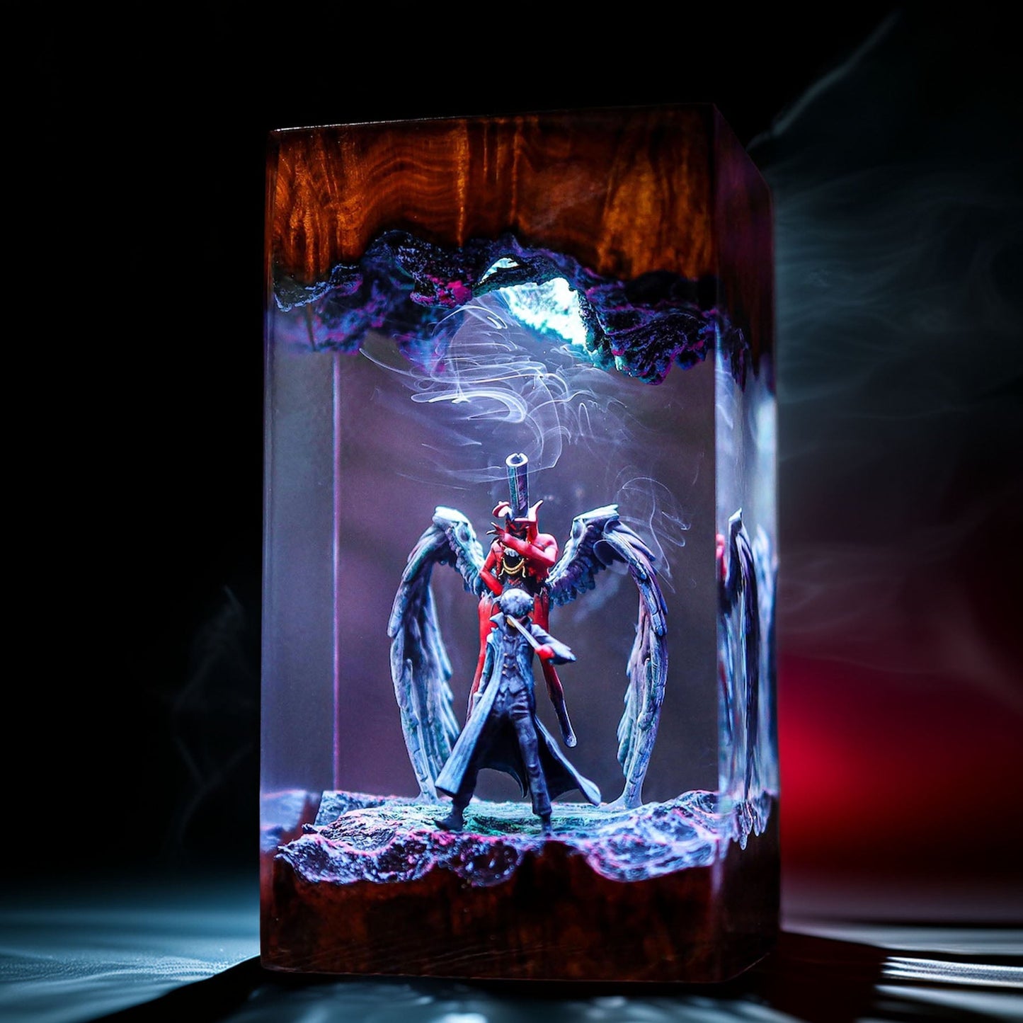 Crimson Masked Phantom Thief Resin Lamp