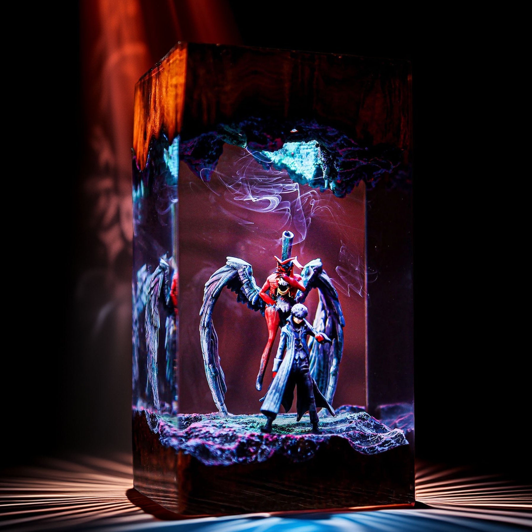Crimson Masked Phantom Thief Resin Lamp