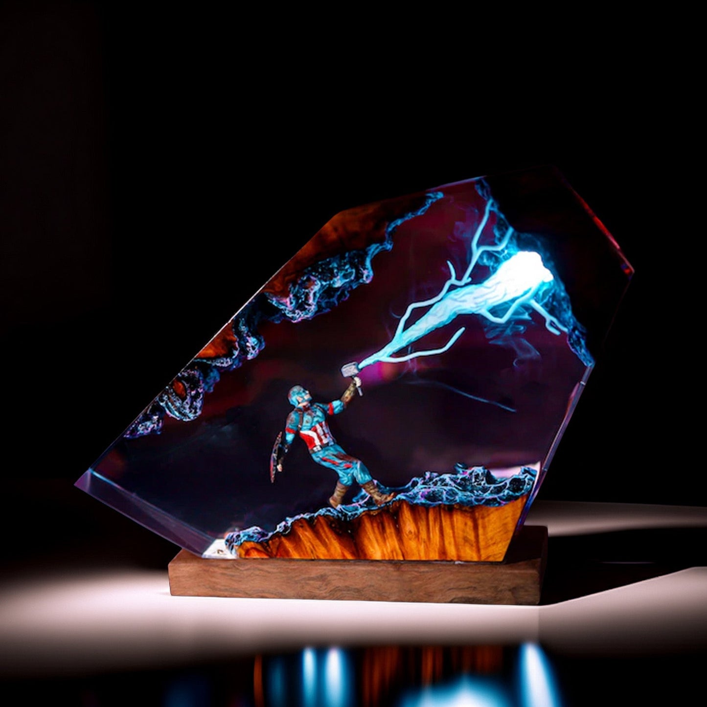 Star-Shield Patriot Resin Lamp 02