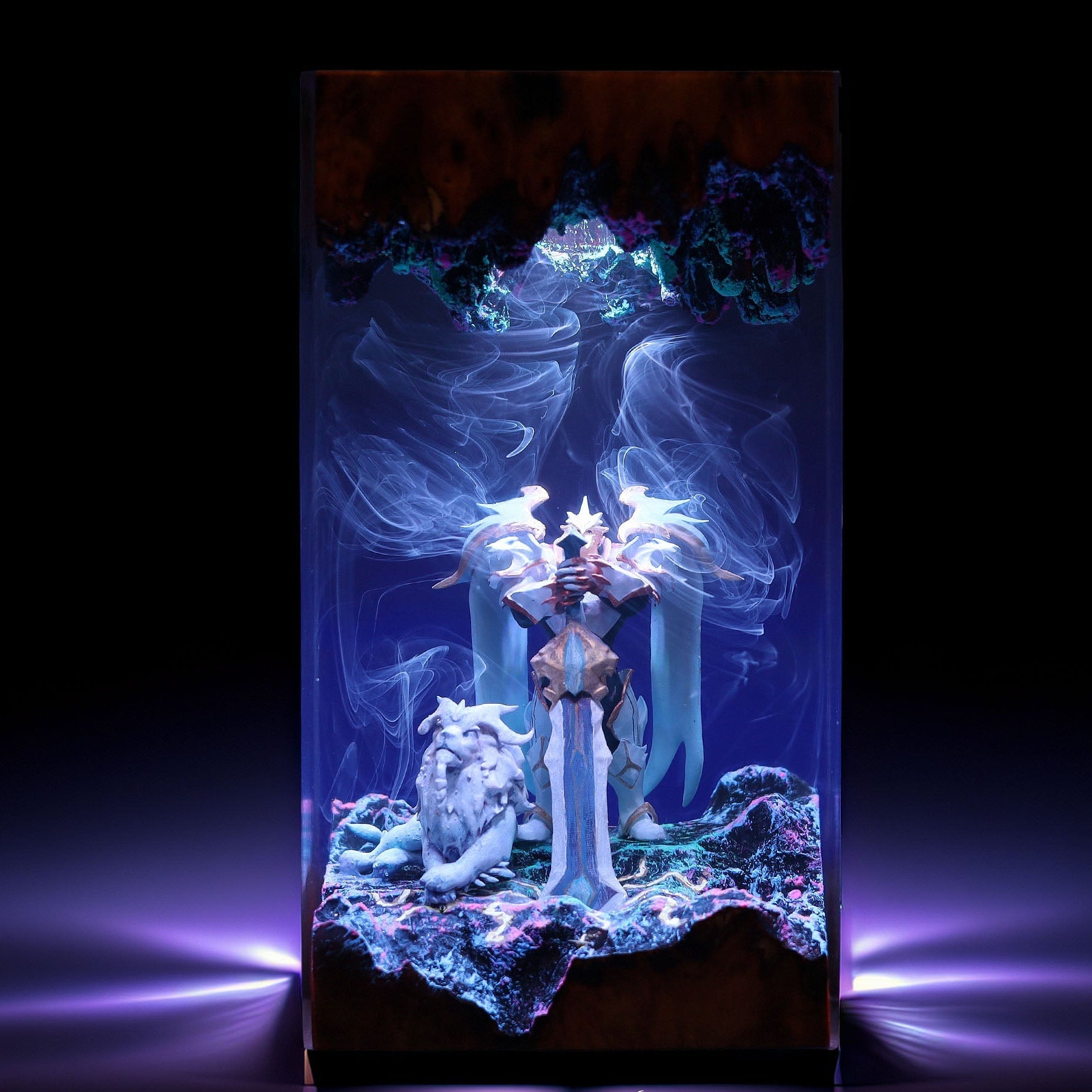 Crown Steel Conqueror Resin Lamp