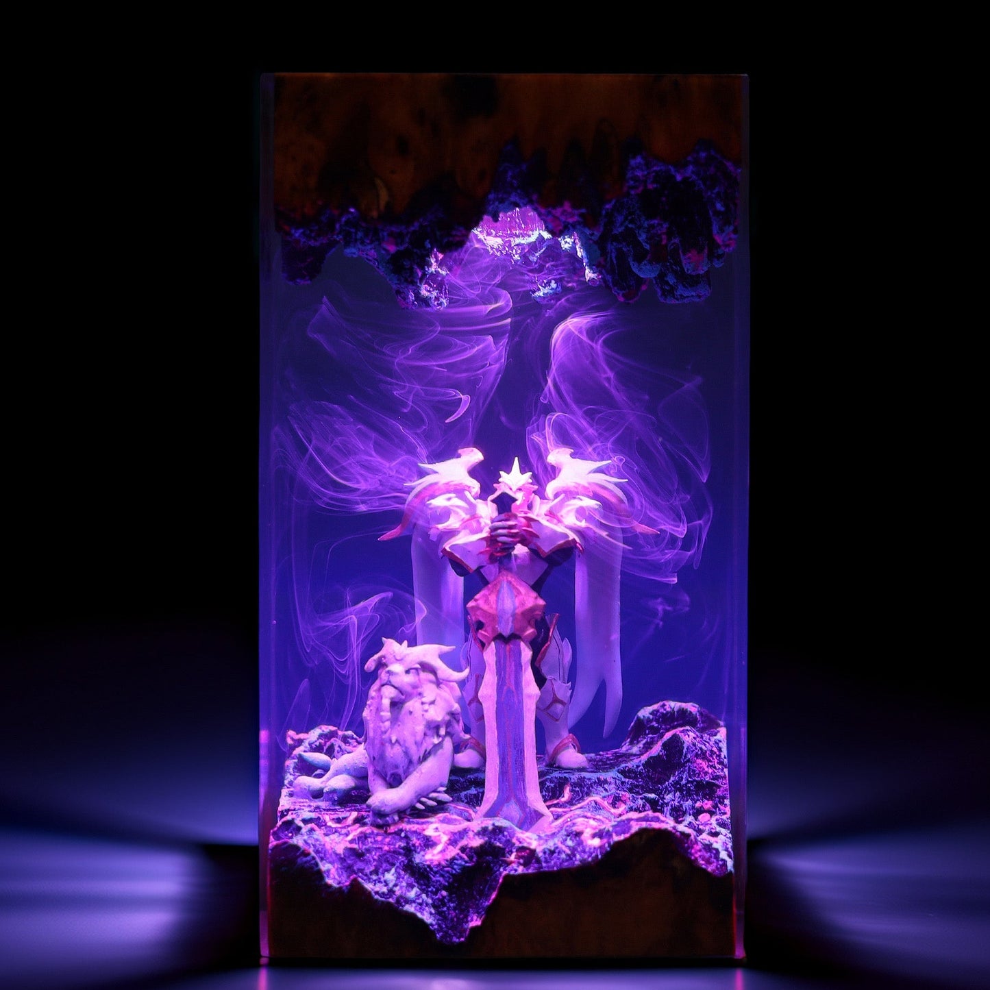 Crown Steel Conqueror Resin Lamp