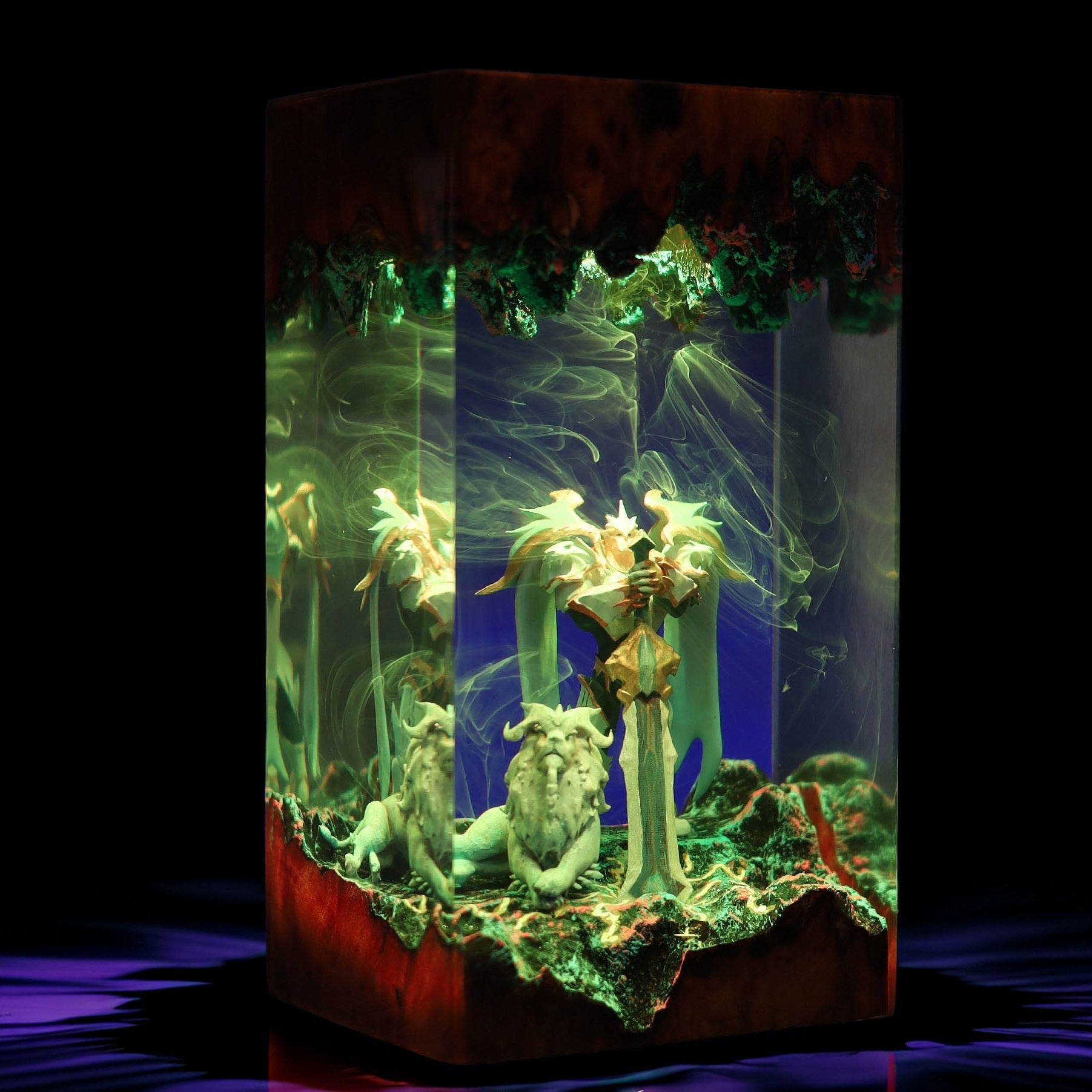 Crown Steel Conqueror Resin Lamp