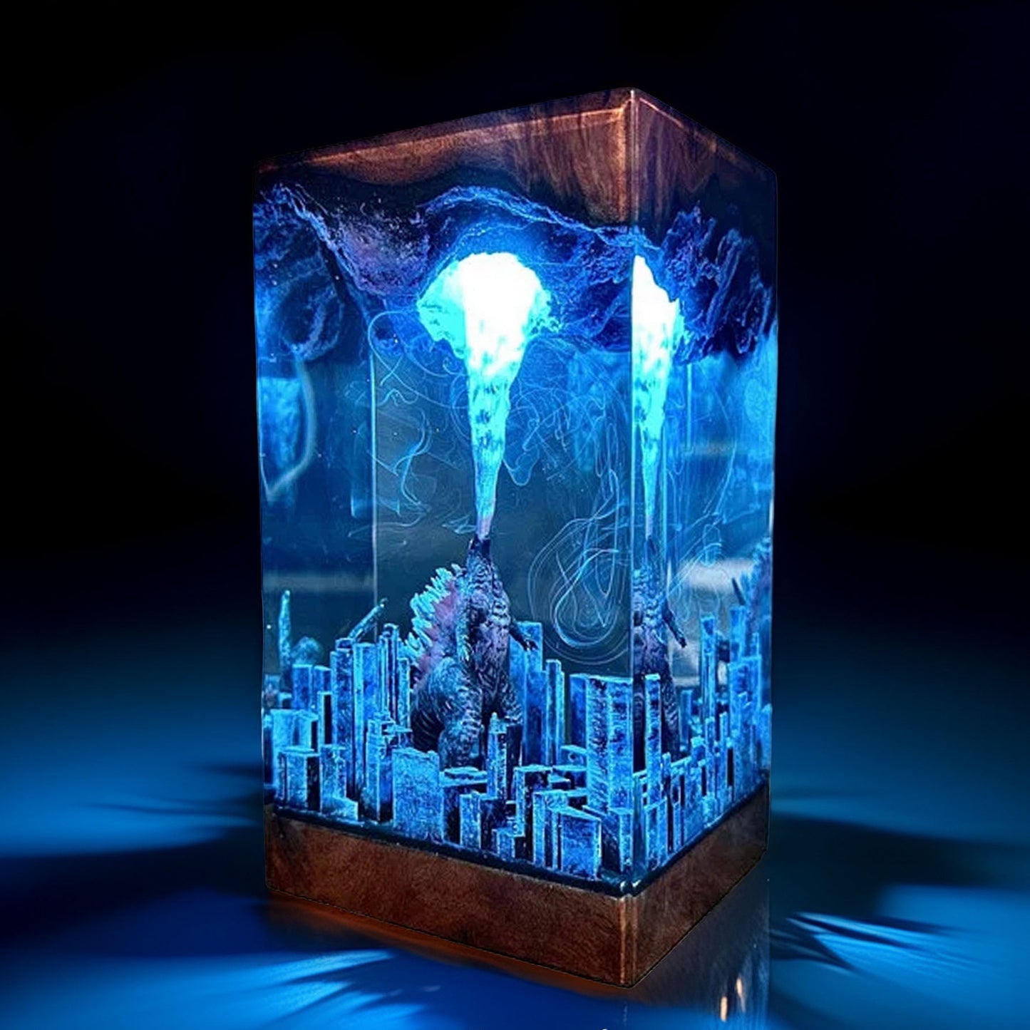 Atomic Titan Breath Resin Lamp