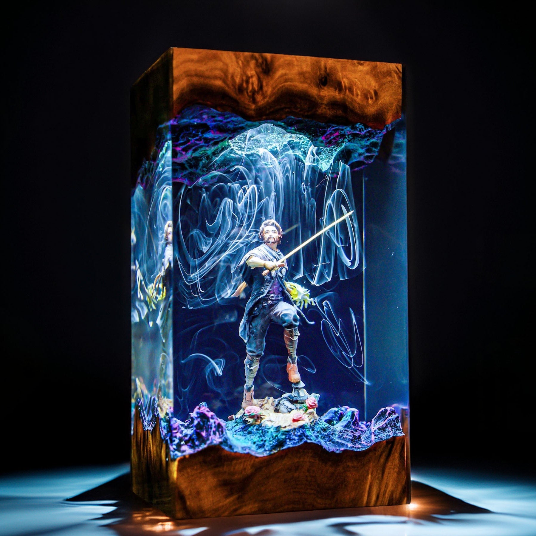 Belle Epoque Adventurer Resin Lamp