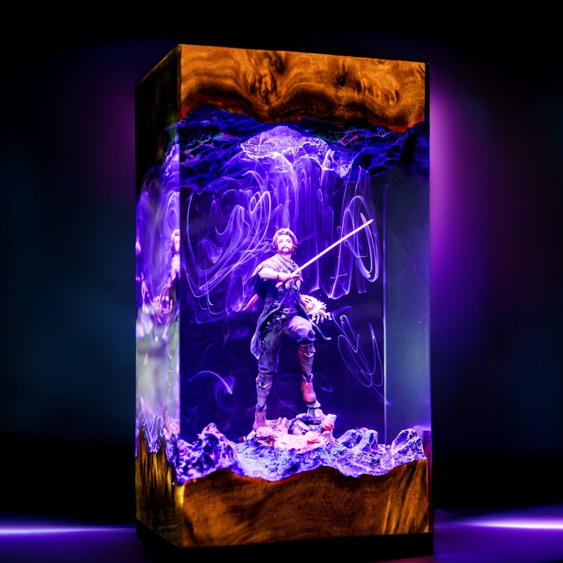 Belle Epoque Adventurer Resin Lamp