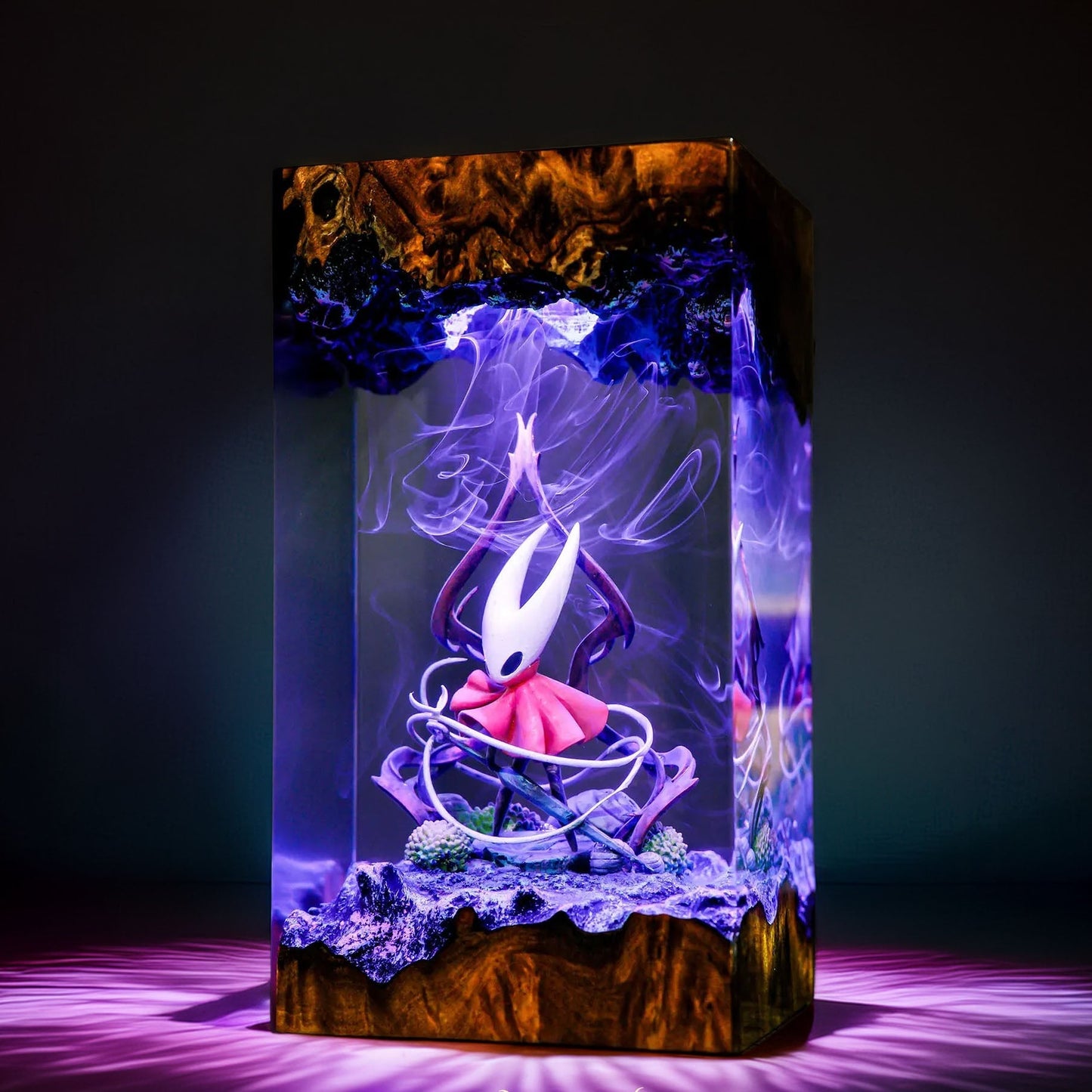Crimson Needle Warrior Resin Lamp V2