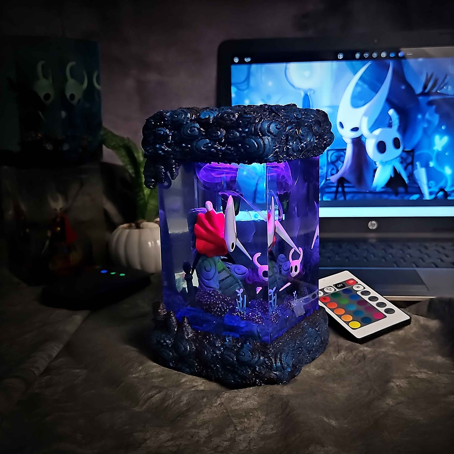 Crimson Needle Warrior And Pale Vessel Wanderer Resin Lamp