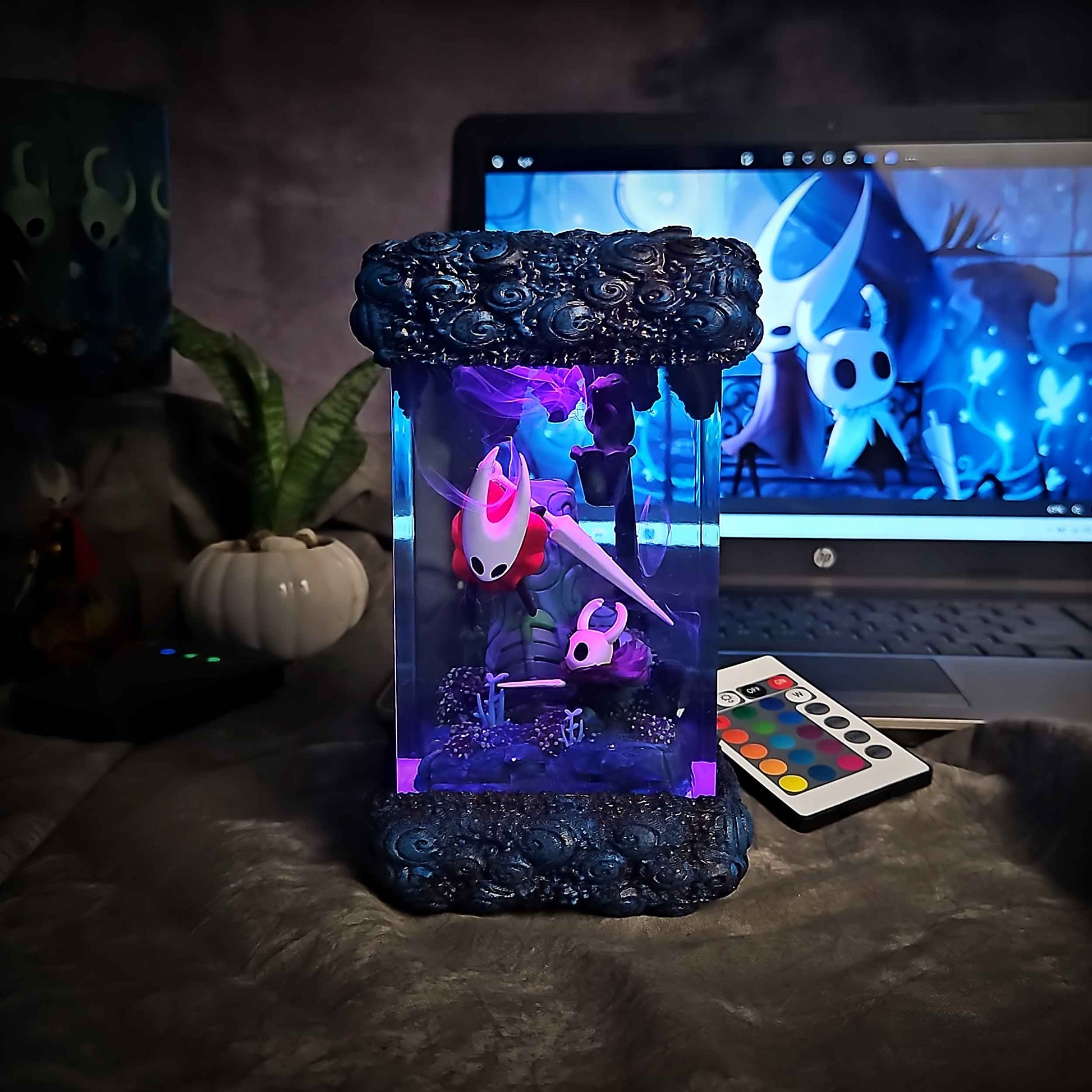 Crimson Needle Warrior And Pale Vessel Wanderer Resin Lamp