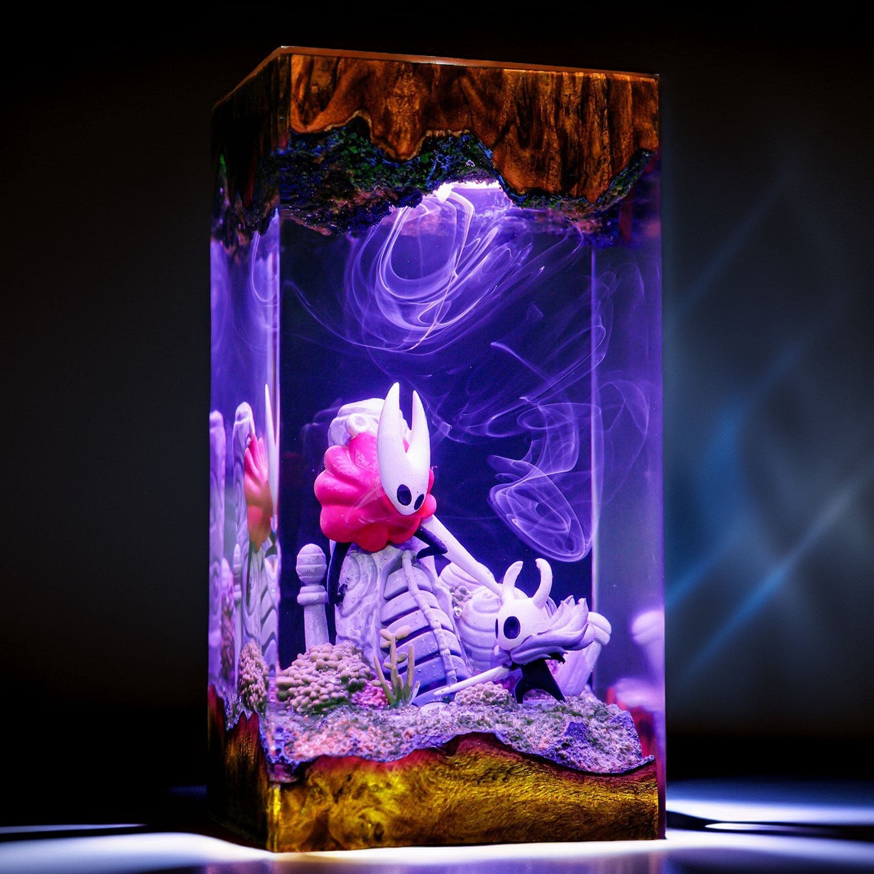 Knight And Crimson Needle Warrior Resin Lamp