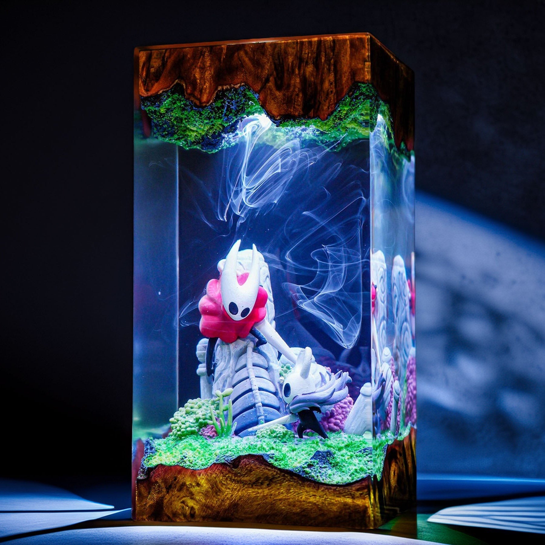 Knight And Crimson Needle Warrior Resin Lamp