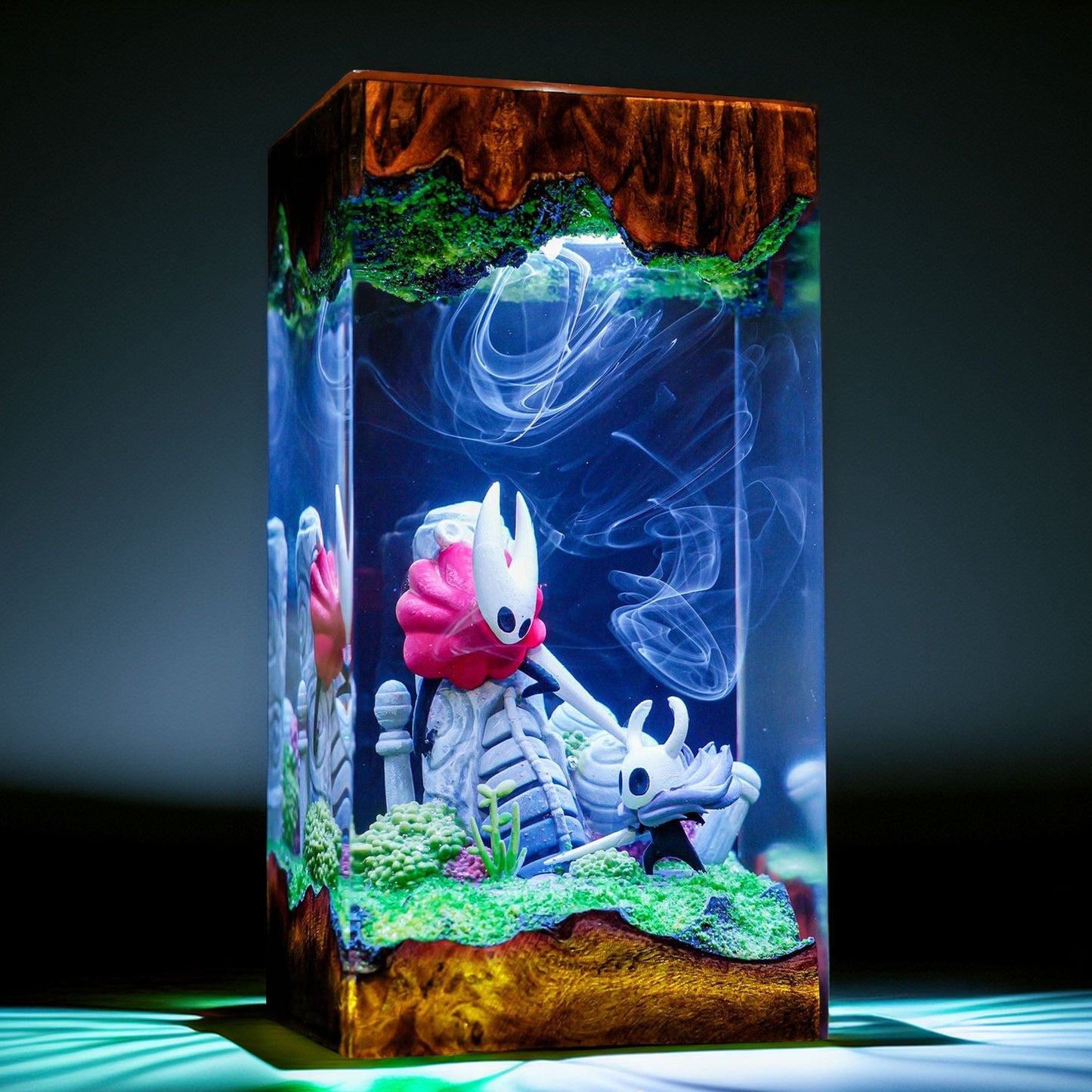 Knight And Crimson Needle Warrior Resin Lamp