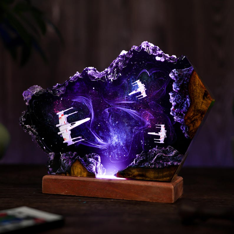 Diorama Space Lamp: Handmade Epoxy Resin Astronaut Night Light