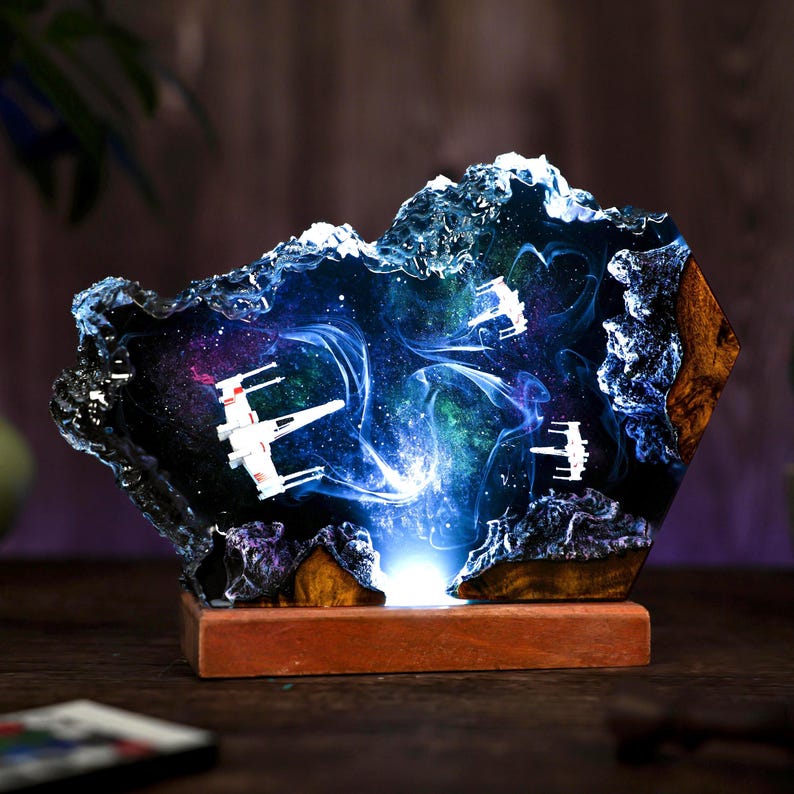 Diorama Space Lamp: Handmade Epoxy Resin Astronaut Night Light
