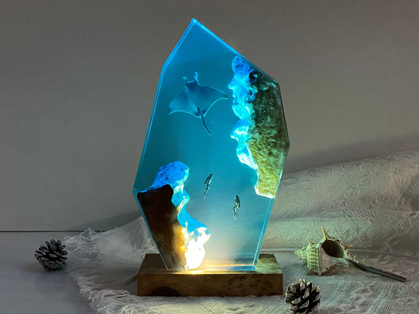 Handmade Manta Ray Diver Resin Lamp, Unique Ocean Decor, Personalized Gift, Best Friend Gift, Unique Decor, Halloween Gift, Christmas Gift