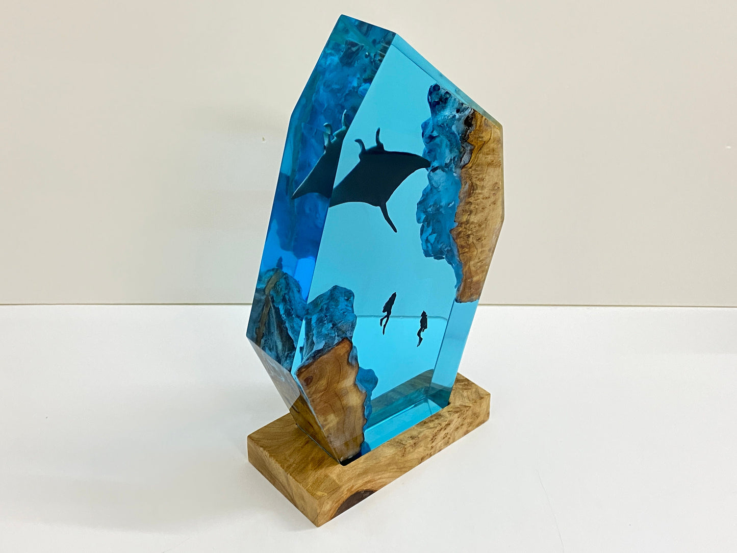 Handmade Manta Ray Diver Resin Lamp, Unique Ocean Decor, Personalized Gift, Best Friend Gift, Unique Decor, Halloween Gift, Christmas Gift