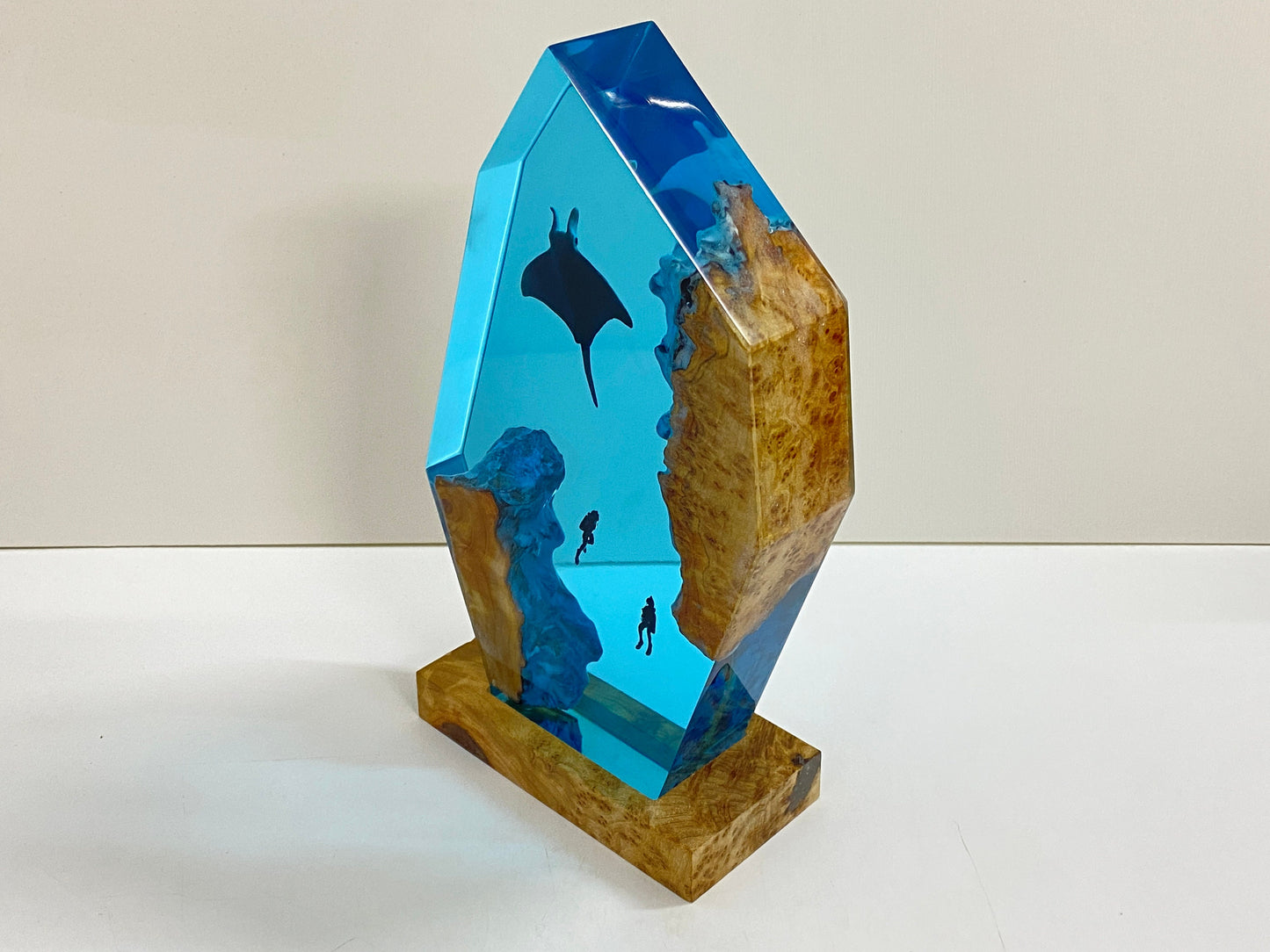 Handmade Manta Ray Diver Resin Lamp, Unique Ocean Decor, Personalized Gift, Best Friend Gift, Unique Decor, Halloween Gift, Christmas Gift