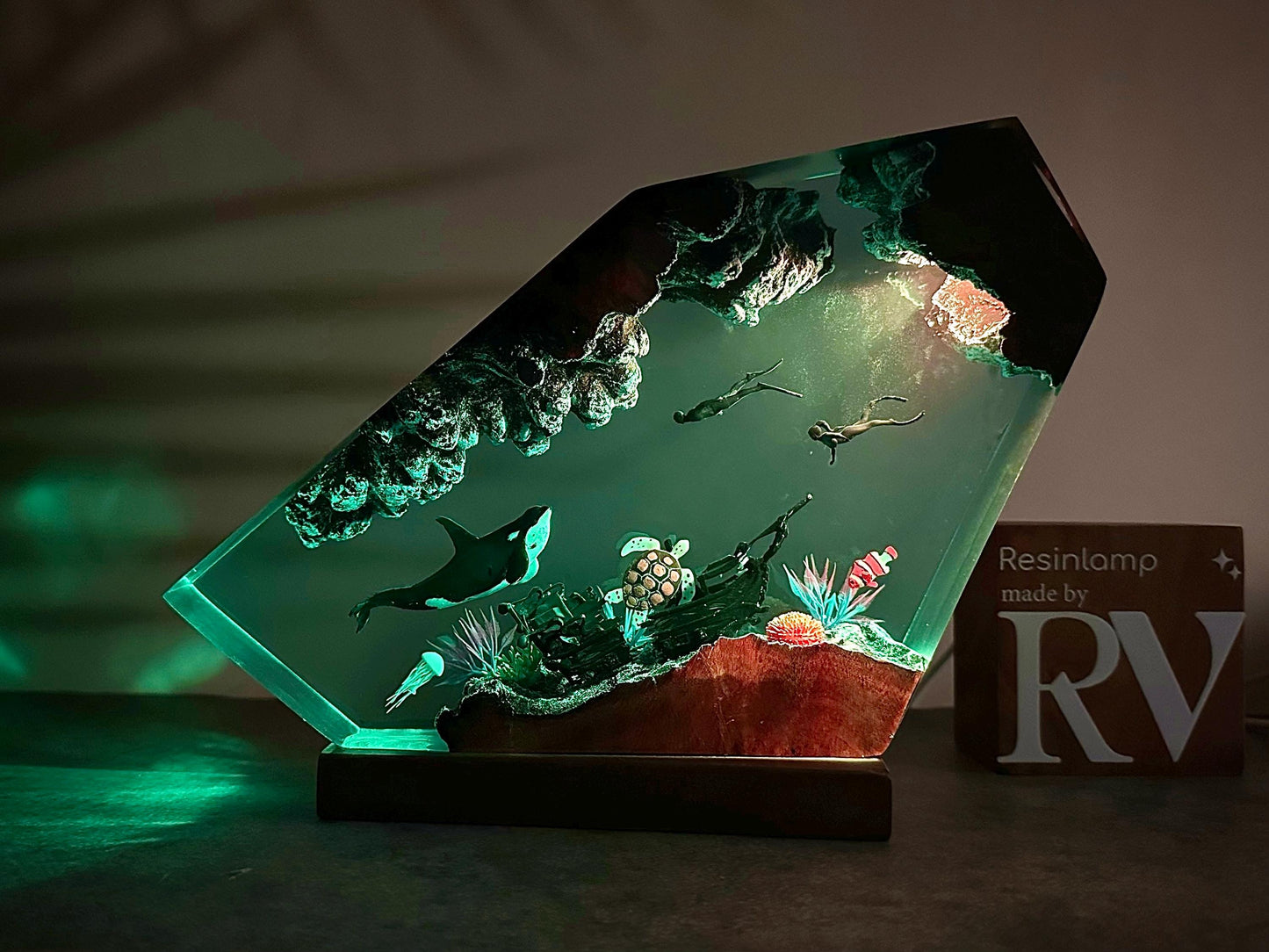Handmade Orca Whale Resin Lamp, Ocean Diorama Night Light, Resin Wood Art Lamp, Personalized Night Light, Christmas gift