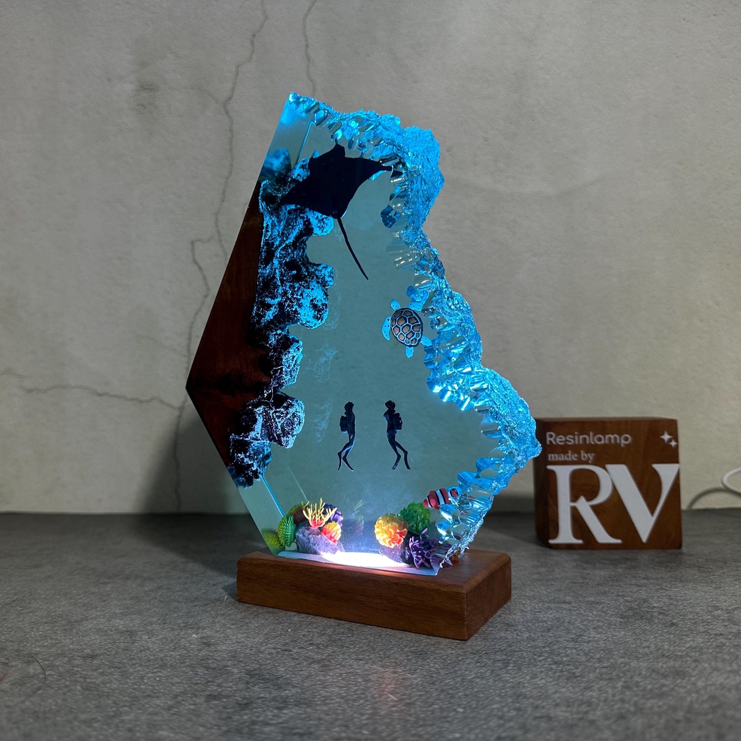 Epoxy Resin Ocean Lamp, Manta Ray & Diver Diorama Night Light , Unique Christmas, Gift for him, desk lamp, ocean gift