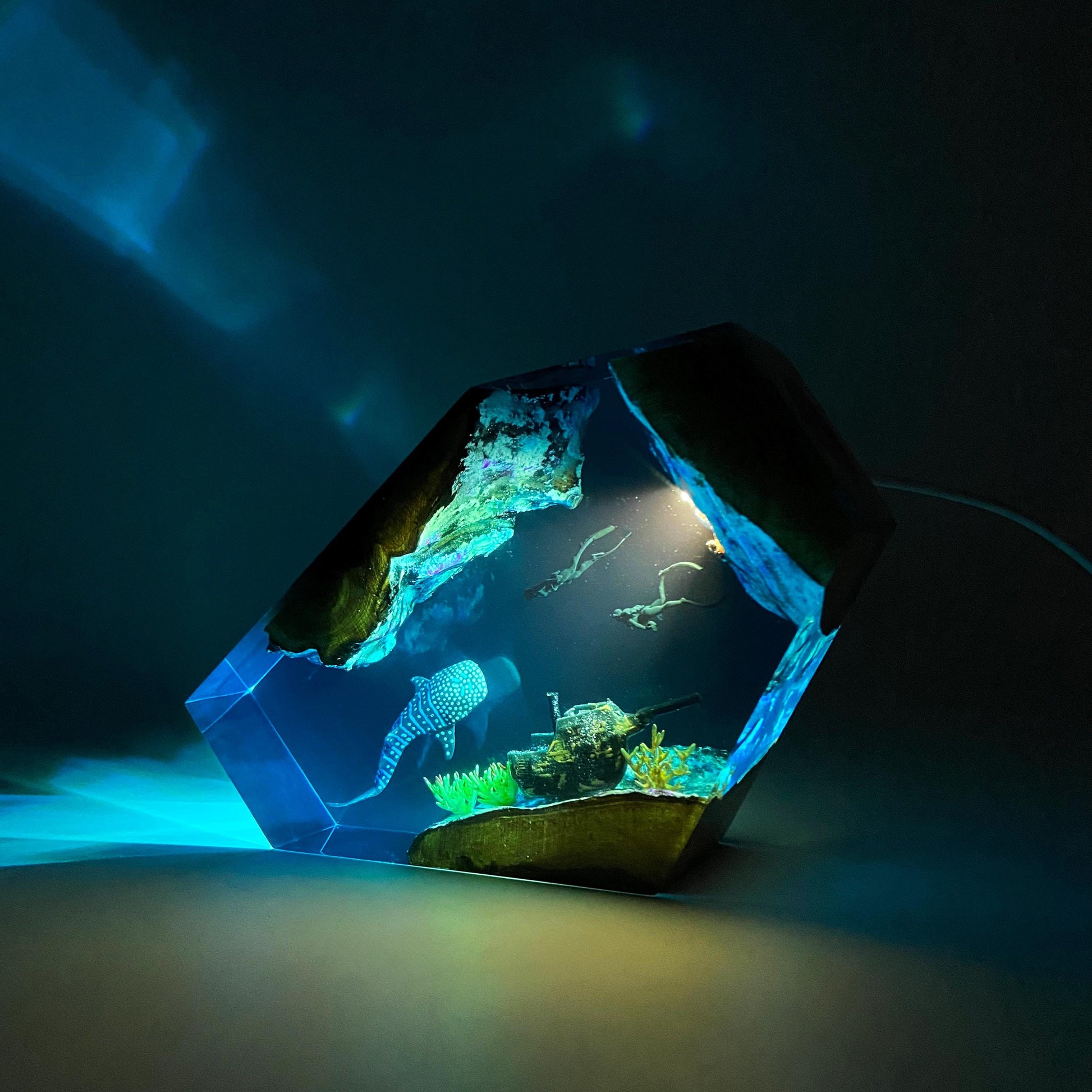 Whale Shark Resin Night Light, Ocean Lover Gift, Living Room Decoration, Mother's Day Gift, Shipwreck, Christmas Gift, Best Friend Gift