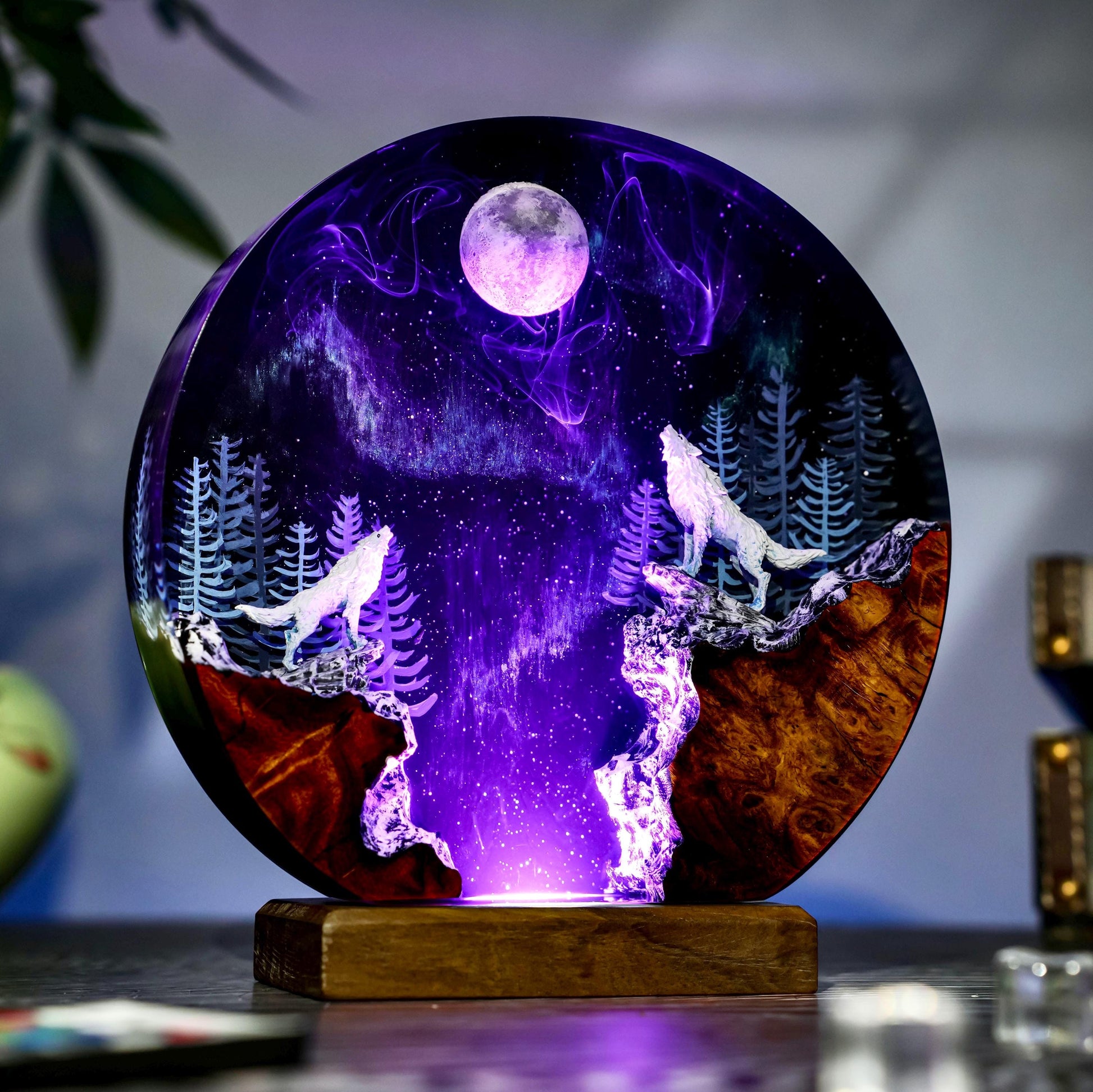 Handmade Aurora Wolf Moon Lamp, Howling Wolf Northern Lights, Unique Handmade Gift for Room Decor, Resin Night light gift