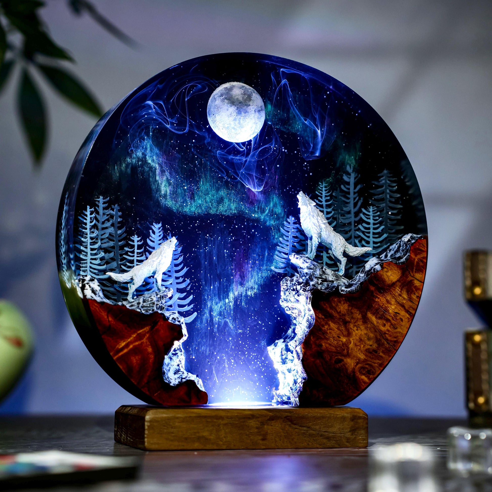 Handmade Aurora Wolf Moon Lamp, Howling Wolf Northern Lights, Unique Handmade Gift for Room Decor, Resin Night light gift
