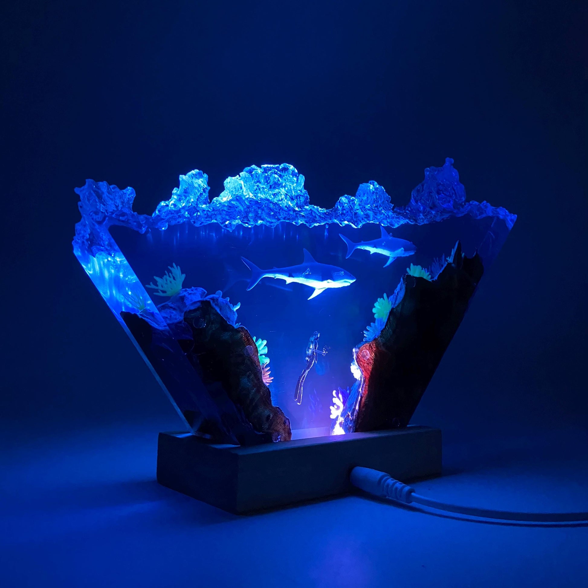 Ocean Shark Diver Epoxy Resin Night Light, Crystal Wave Underwater Scene Lamp, Halloween Gifts, Christmas Gifts, Best Friend Gifts