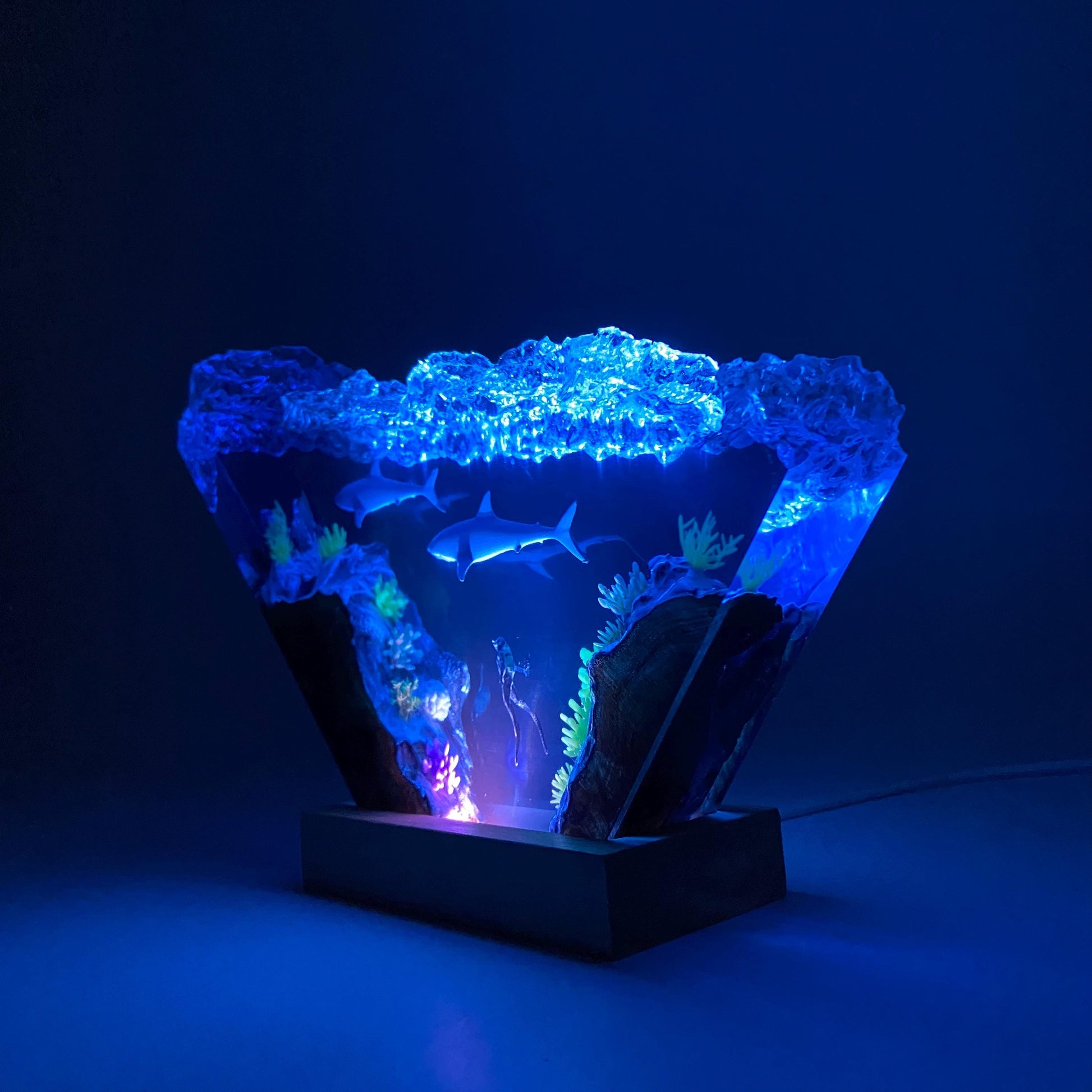 Ocean Shark Diver Epoxy Resin Night Light, Crystal Wave Underwater Scene Lamp, Halloween Gifts, Christmas Gifts, Best Friend Gifts