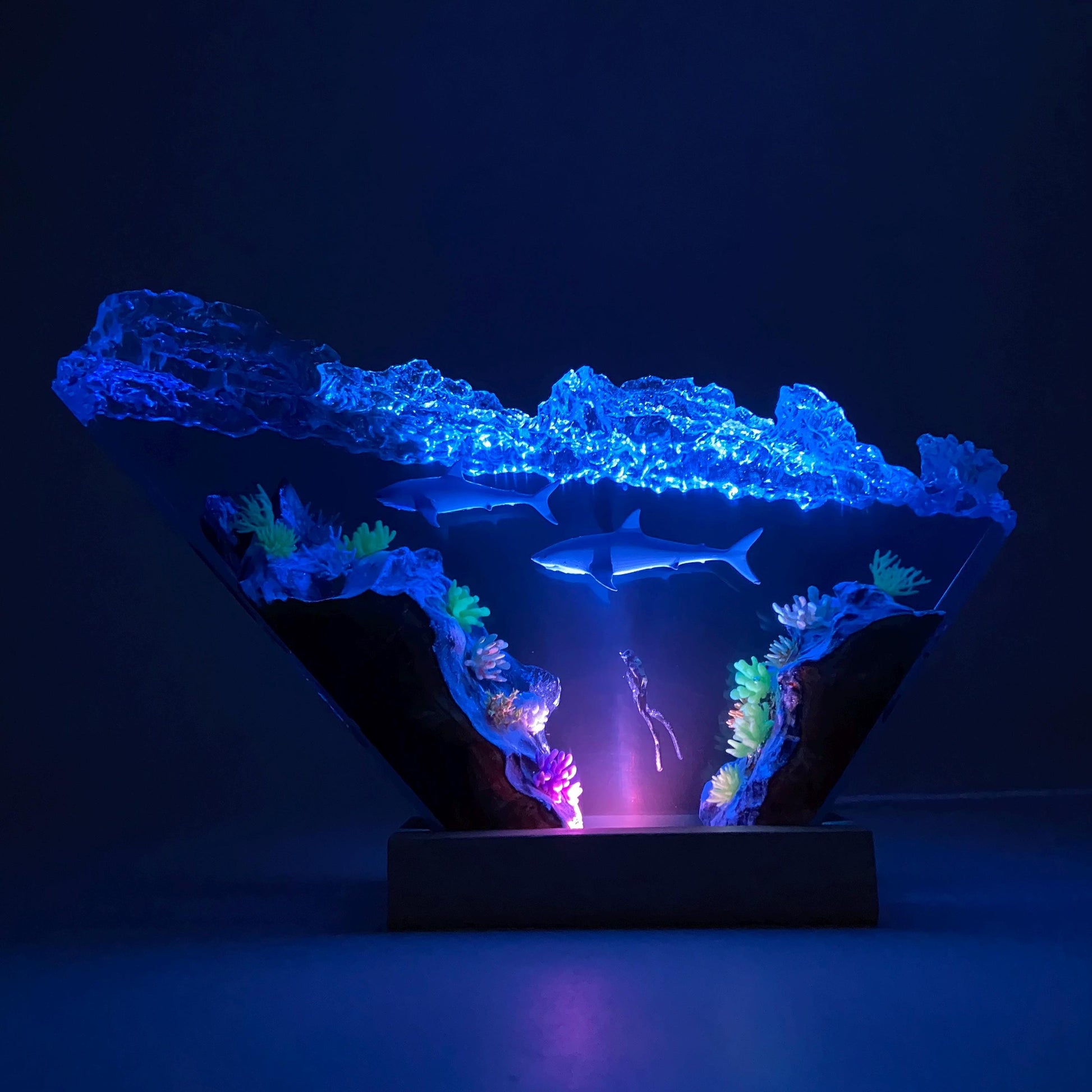 Ocean Shark Diver Epoxy Resin Night Light, Crystal Wave Underwater Scene Lamp, Halloween Gifts, Christmas Gifts, Best Friend Gifts