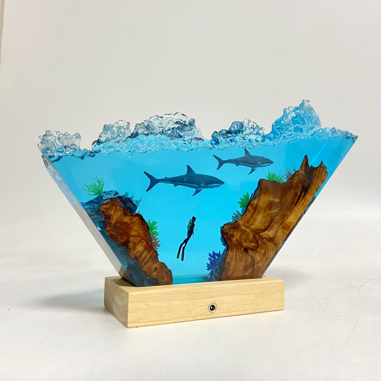 Ocean Shark Diver Epoxy Resin Night Light, Crystal Wave Underwater Scene Lamp, Halloween Gifts, Christmas Gifts, Best Friend Gifts