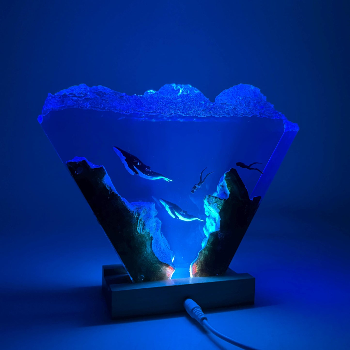 Humpback Whale Resin Night Light, Custom diver Epoxy Lamp, Halloween Gifts, Christmas Gifts, Best Friend Gifts